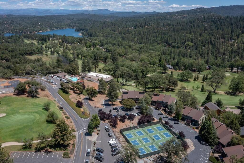 גרובלנד New Luxury Lake House In Pine Mountain Lake Close To Yosemite! Perfect For All Seasons! Great For Retreats, Getaways, Celebrations, And More! מראה חיצוני תמונה