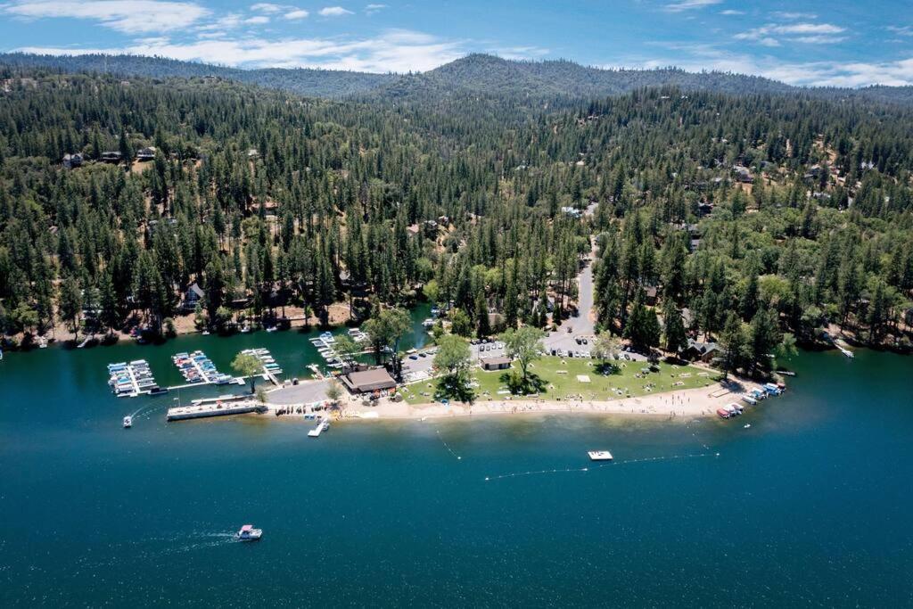 גרובלנד New Luxury Lake House In Pine Mountain Lake Close To Yosemite! Perfect For All Seasons! Great For Retreats, Getaways, Celebrations, And More! מראה חיצוני תמונה