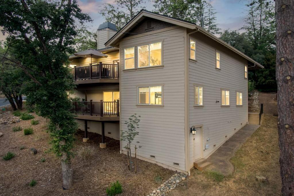 גרובלנד New Luxury Lake House In Pine Mountain Lake Close To Yosemite! Perfect For All Seasons! Great For Retreats, Getaways, Celebrations, And More! מראה חיצוני תמונה