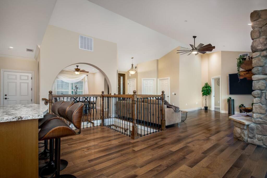גרובלנד New Luxury Lake House In Pine Mountain Lake Close To Yosemite! Perfect For All Seasons! Great For Retreats, Getaways, Celebrations, And More! מראה חיצוני תמונה
