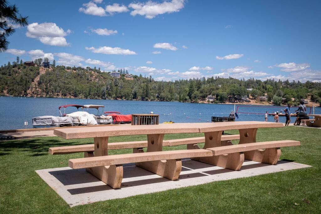 גרובלנד New Luxury Lake House In Pine Mountain Lake Close To Yosemite! Perfect For All Seasons! Great For Retreats, Getaways, Celebrations, And More! מראה חיצוני תמונה