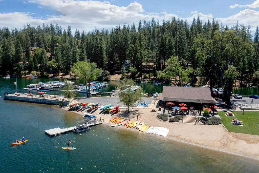 גרובלנד New Luxury Lake House In Pine Mountain Lake Close To Yosemite! Perfect For All Seasons! Great For Retreats, Getaways, Celebrations, And More! מראה חיצוני תמונה
