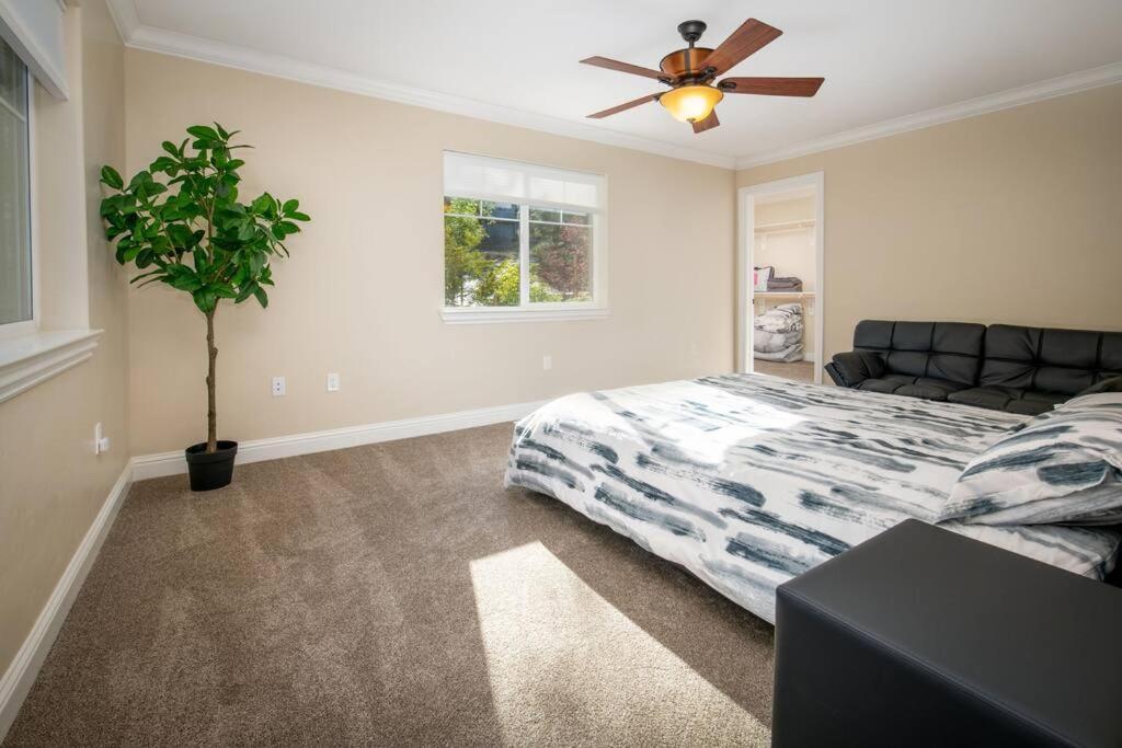 גרובלנד New Luxury Lake House In Pine Mountain Lake Close To Yosemite! Perfect For All Seasons! Great For Retreats, Getaways, Celebrations, And More! מראה חיצוני תמונה