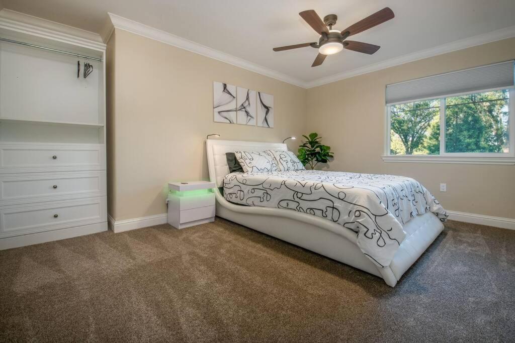 גרובלנד New Luxury Lake House In Pine Mountain Lake Close To Yosemite! Perfect For All Seasons! Great For Retreats, Getaways, Celebrations, And More! מראה חיצוני תמונה