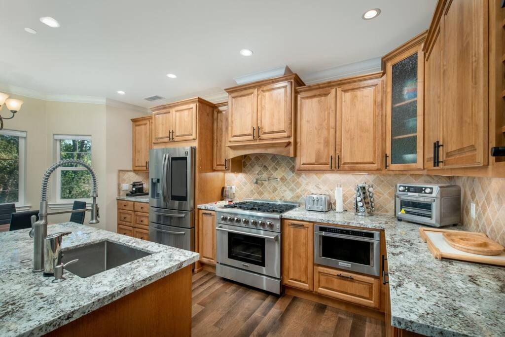 גרובלנד New Luxury Lake House In Pine Mountain Lake Close To Yosemite! Perfect For All Seasons! Great For Retreats, Getaways, Celebrations, And More! מראה חיצוני תמונה