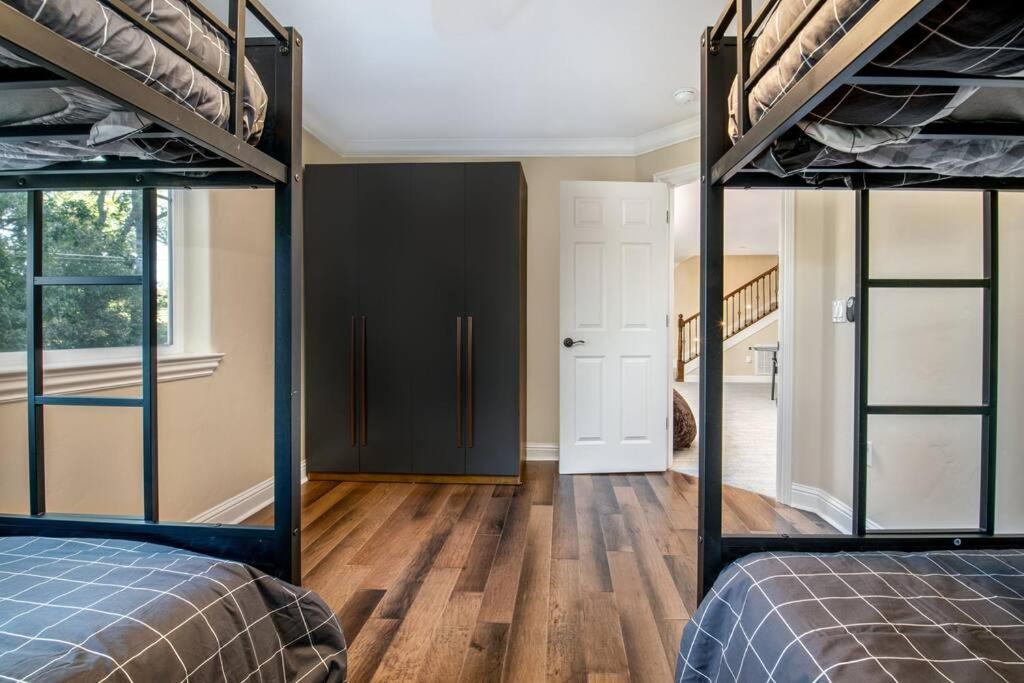 גרובלנד New Luxury Lake House In Pine Mountain Lake Close To Yosemite! Perfect For All Seasons! Great For Retreats, Getaways, Celebrations, And More! מראה חיצוני תמונה