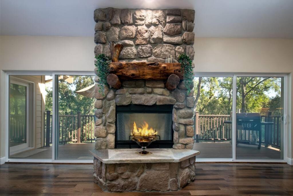 גרובלנד New Luxury Lake House In Pine Mountain Lake Close To Yosemite! Perfect For All Seasons! Great For Retreats, Getaways, Celebrations, And More! מראה חיצוני תמונה