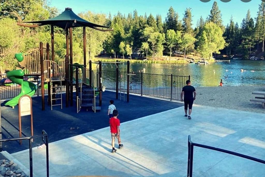 גרובלנד New Luxury Lake House In Pine Mountain Lake Close To Yosemite! Perfect For All Seasons! Great For Retreats, Getaways, Celebrations, And More! מראה חיצוני תמונה