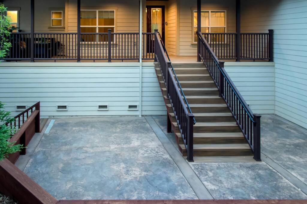 גרובלנד New Luxury Lake House In Pine Mountain Lake Close To Yosemite! Perfect For All Seasons! Great For Retreats, Getaways, Celebrations, And More! מראה חיצוני תמונה
