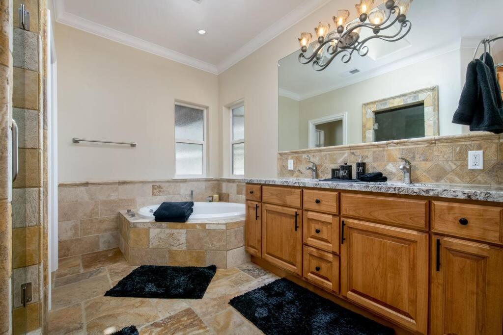 גרובלנד New Luxury Lake House In Pine Mountain Lake Close To Yosemite! Perfect For All Seasons! Great For Retreats, Getaways, Celebrations, And More! מראה חיצוני תמונה