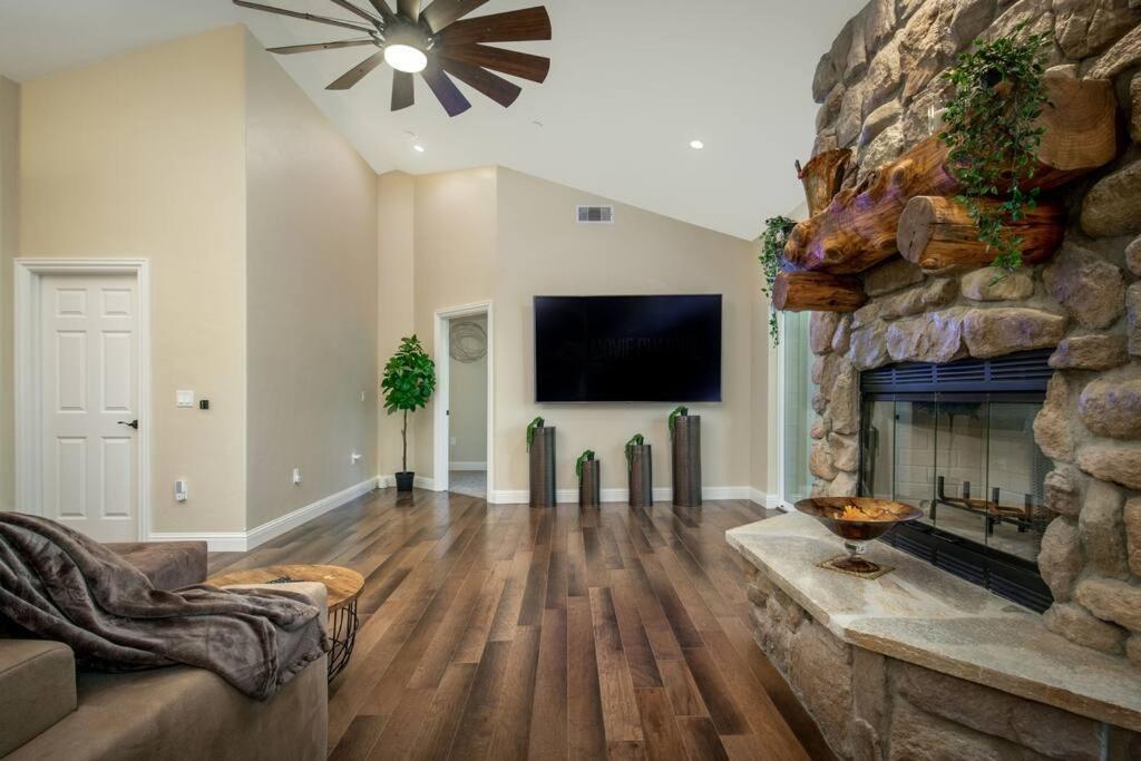 גרובלנד New Luxury Lake House In Pine Mountain Lake Close To Yosemite! Perfect For All Seasons! Great For Retreats, Getaways, Celebrations, And More! מראה חיצוני תמונה