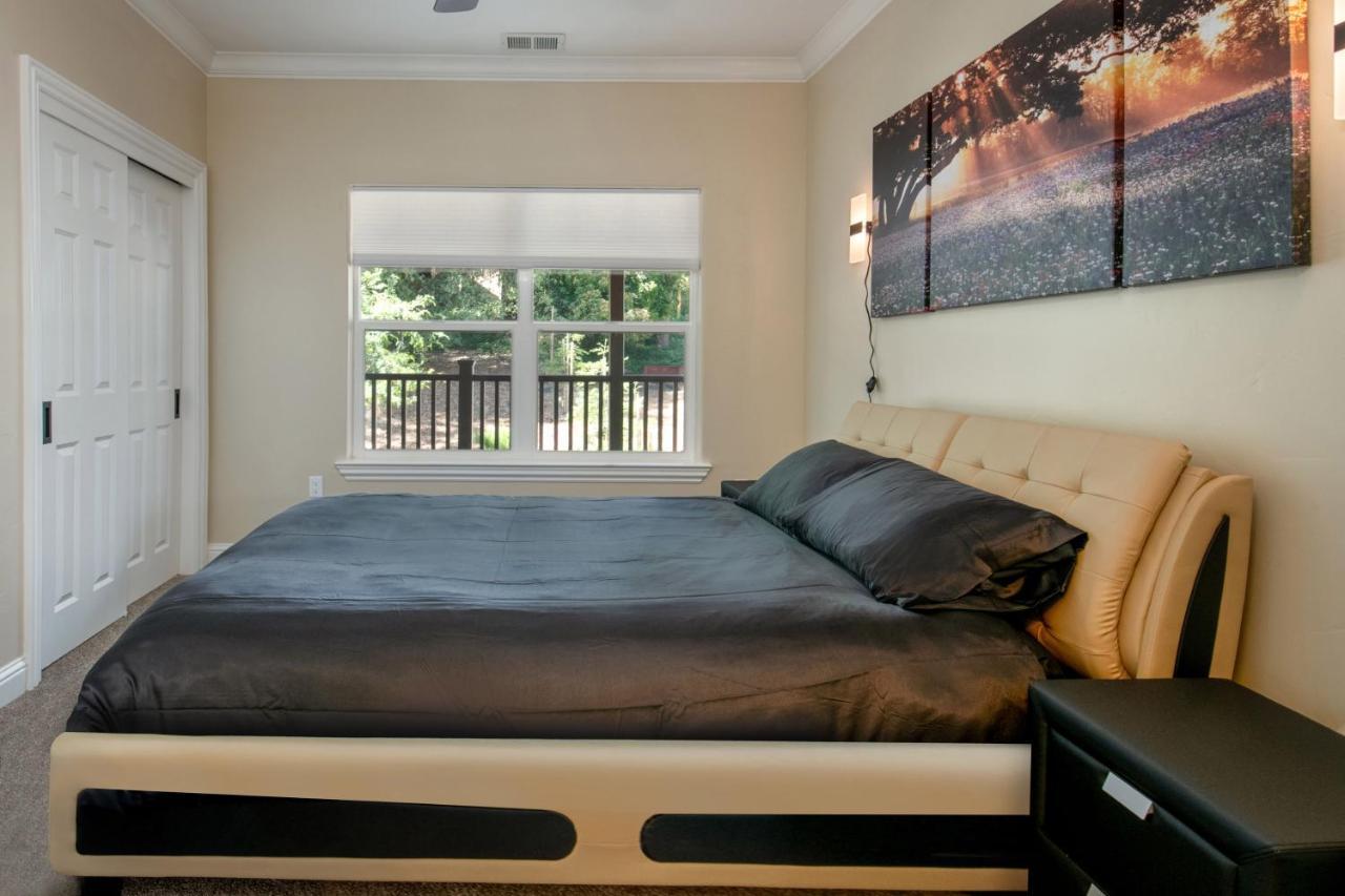 גרובלנד New Luxury Lake House In Pine Mountain Lake Close To Yosemite! Perfect For All Seasons! Great For Retreats, Getaways, Celebrations, And More! מראה חיצוני תמונה
