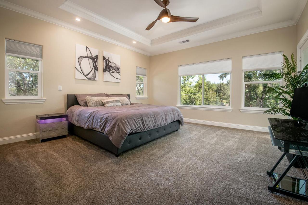 גרובלנד New Luxury Lake House In Pine Mountain Lake Close To Yosemite! Perfect For All Seasons! Great For Retreats, Getaways, Celebrations, And More! מראה חיצוני תמונה